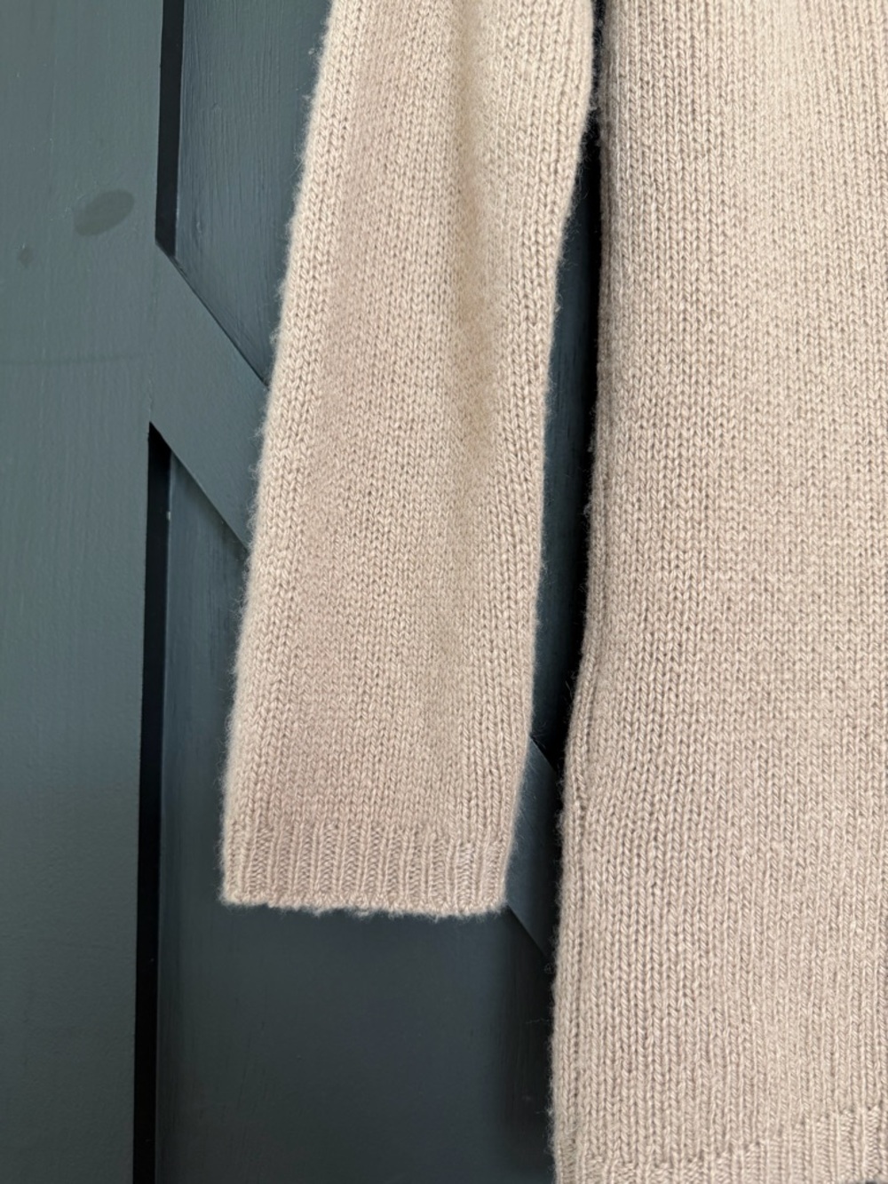 Burberry 100% Cashmere V-Neck Sweater in Dusty Pink/Tan, Size Small - Picture 5 of 8